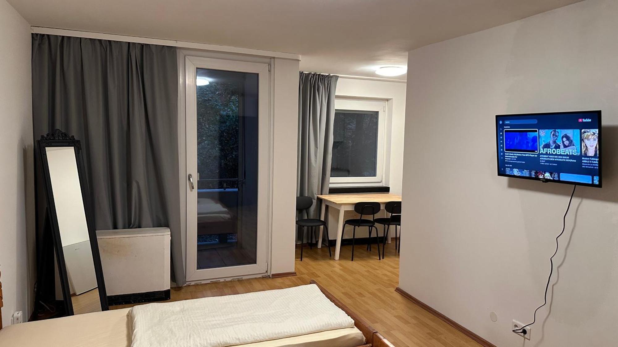 Apartment Im Mit Eigene Kueche Bad Balkon Parkplatz Netflix